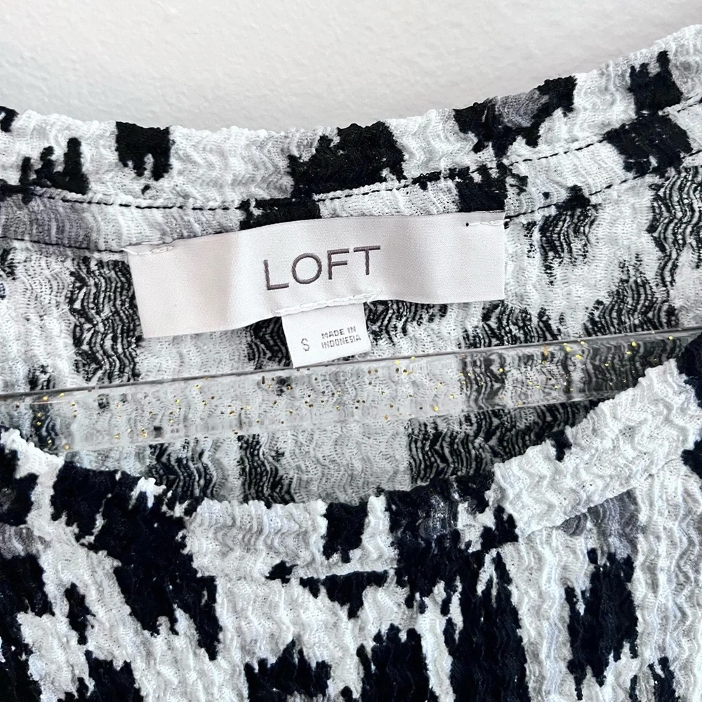 LOFT Animal Print Puff Sleeve Crinkled Crew Neck Top